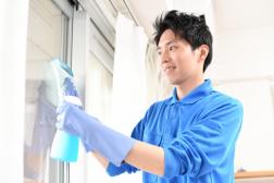 ＜オフィスビルでの日常清掃、回収業務など＞

・日常清掃など
・モップ掛け、トイレ清掃、巡回など